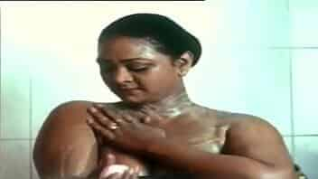 Seductive Kissing in Home Lady on the Bed Bath of Shakeela video