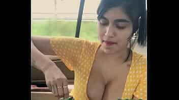 Indian Girl Hot Cleavage video