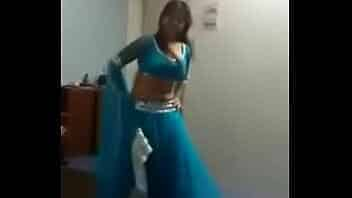 Indian girl dancing for her boyfriend(waowaa) video