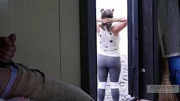 I jerked off to a stranger in leggings and she surprised me video